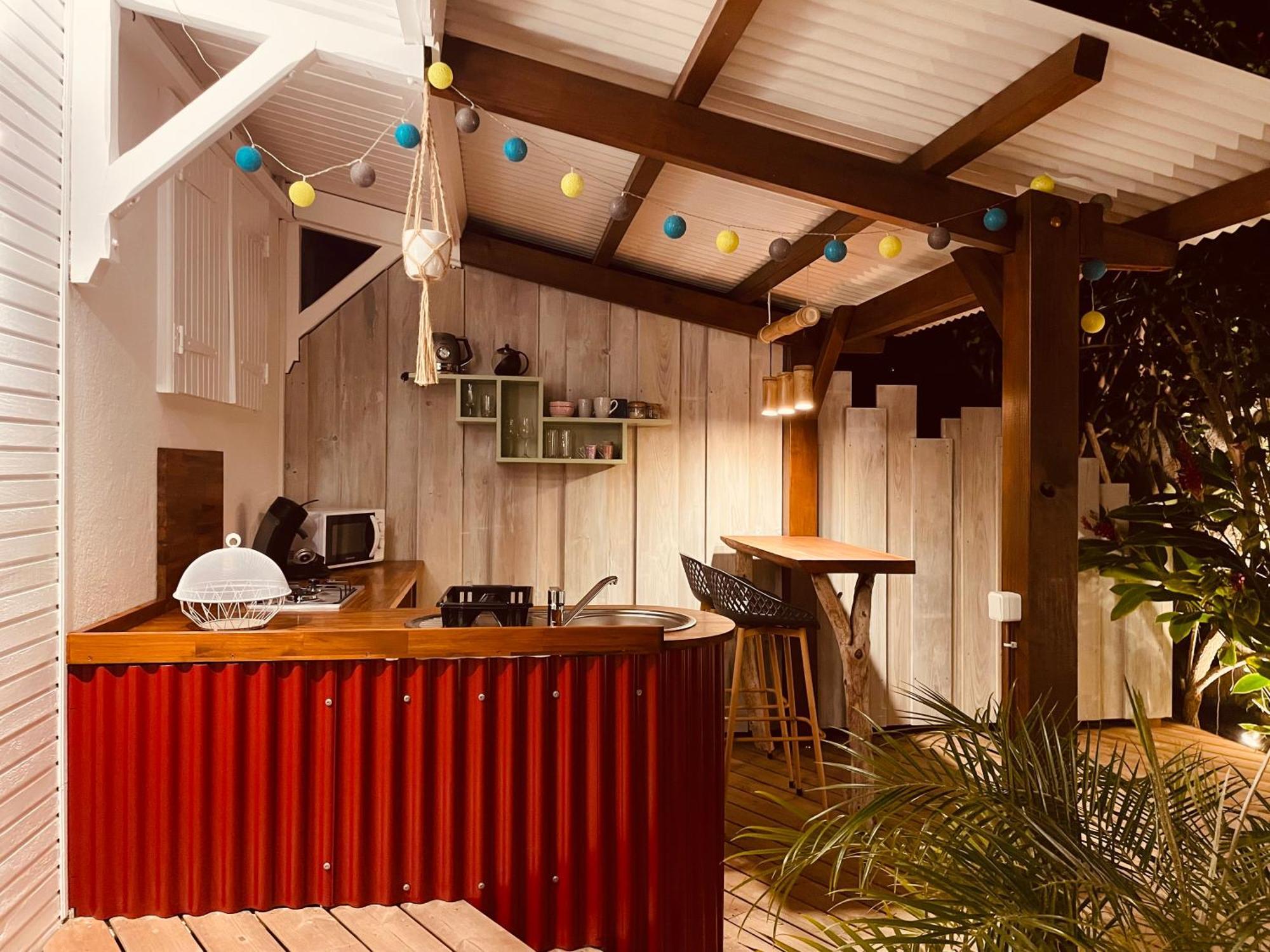 Les Coulirooms - Suite Avec Jacuzzi Et Grande Terrasse Sainte-Anne  Extérieur photo