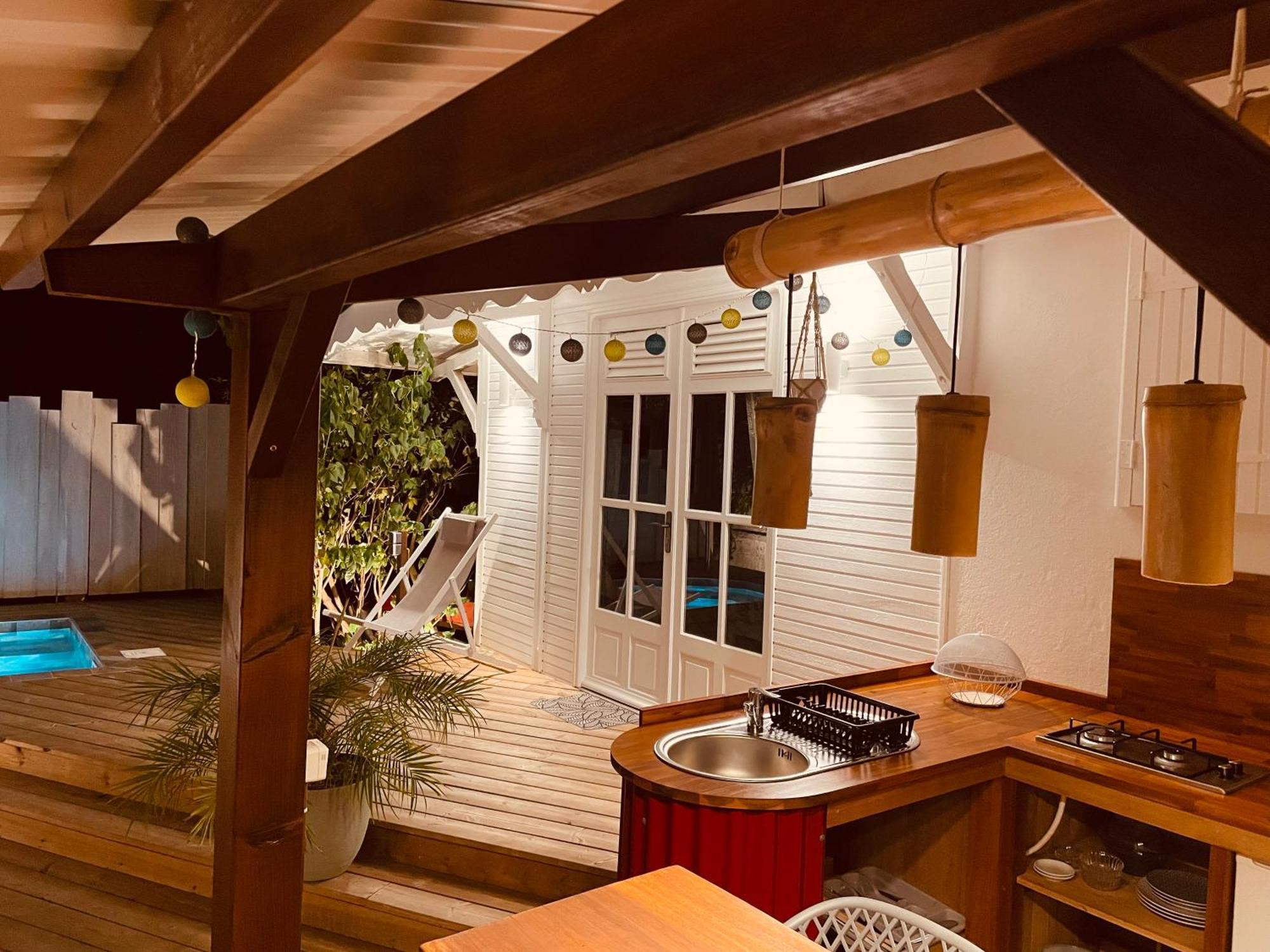 Les Coulirooms - Suite Avec Jacuzzi Et Grande Terrasse Sainte-Anne  Extérieur photo