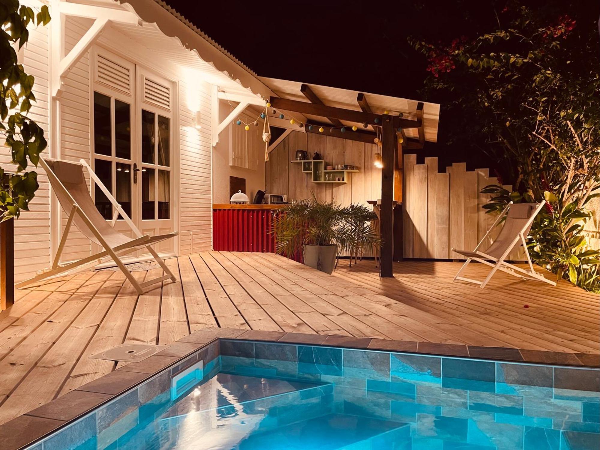 Les Coulirooms - Suite Avec Jacuzzi Et Grande Terrasse Sainte-Anne  Extérieur photo