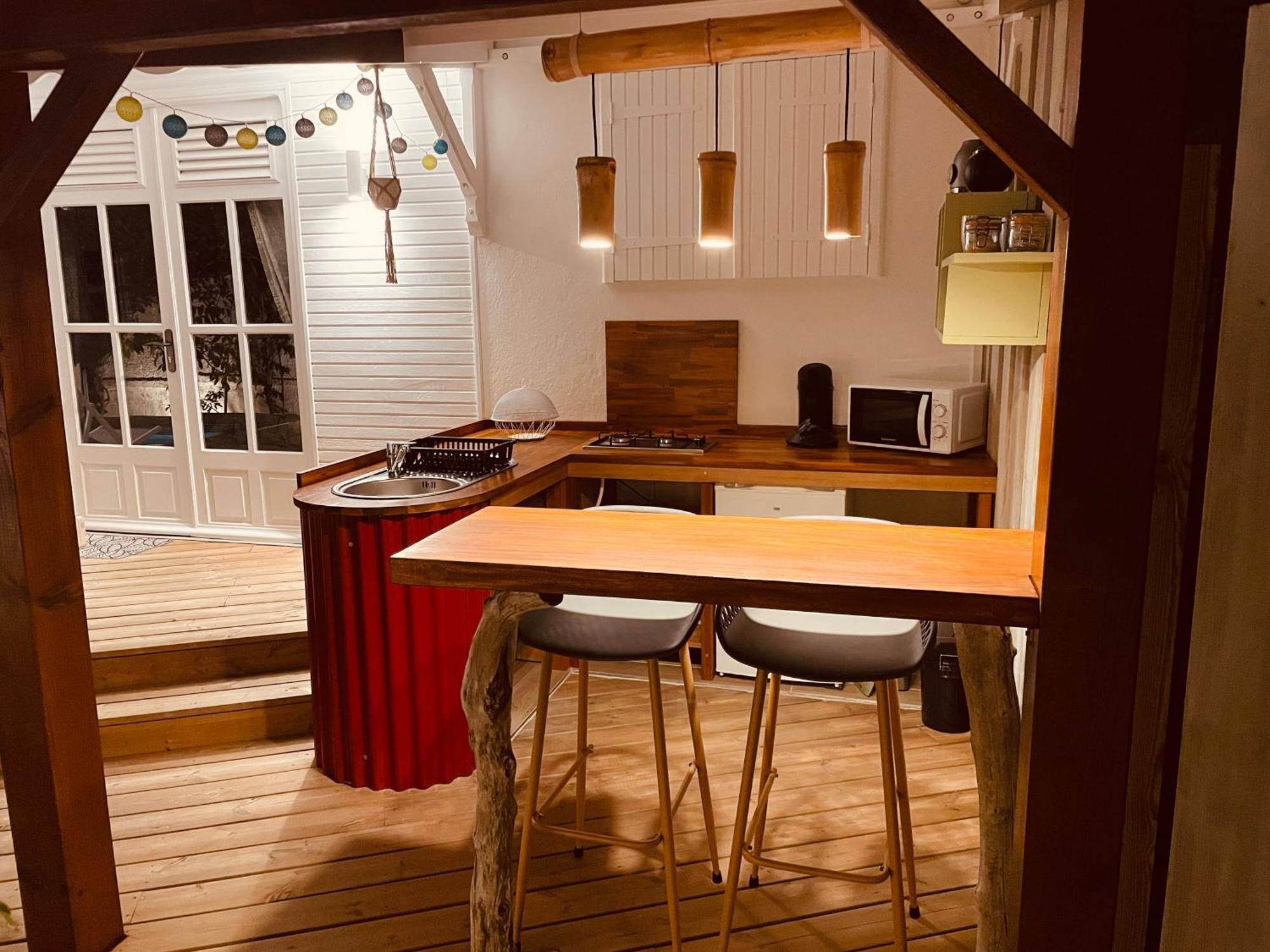 Les Coulirooms - Suite Avec Jacuzzi Et Grande Terrasse Sainte-Anne  Extérieur photo