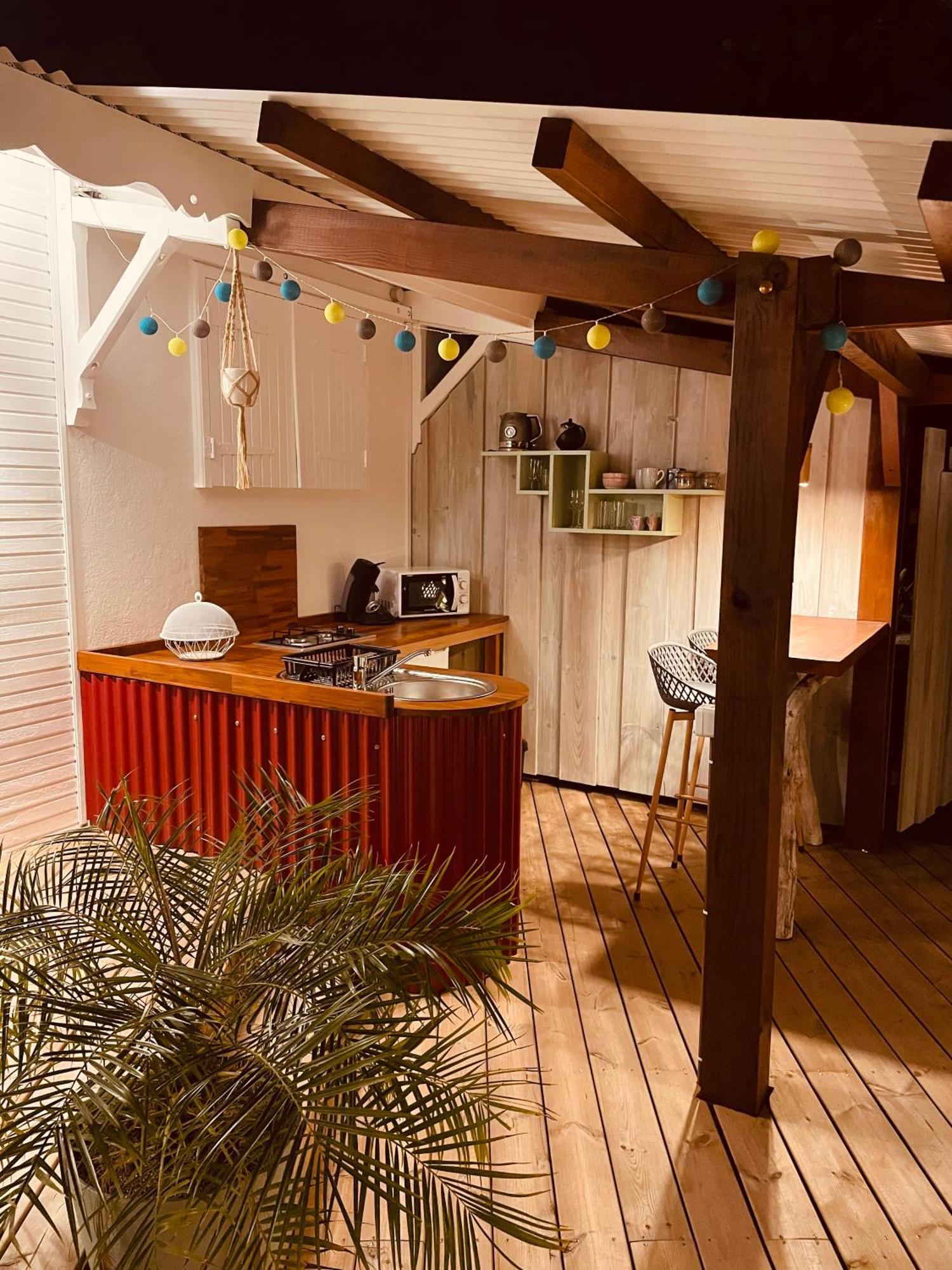 Les Coulirooms - Suite Avec Jacuzzi Et Grande Terrasse Sainte-Anne  Extérieur photo