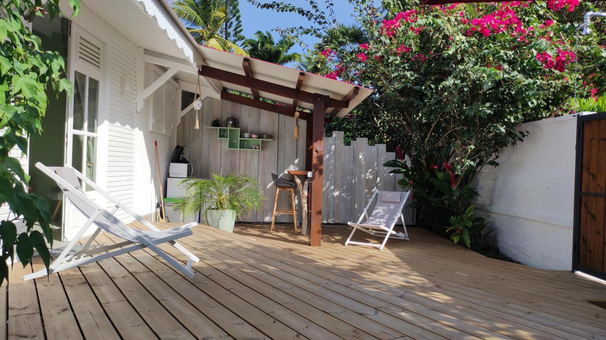 Les Coulirooms - Suite Avec Jacuzzi Et Grande Terrasse Sainte-Anne  Extérieur photo