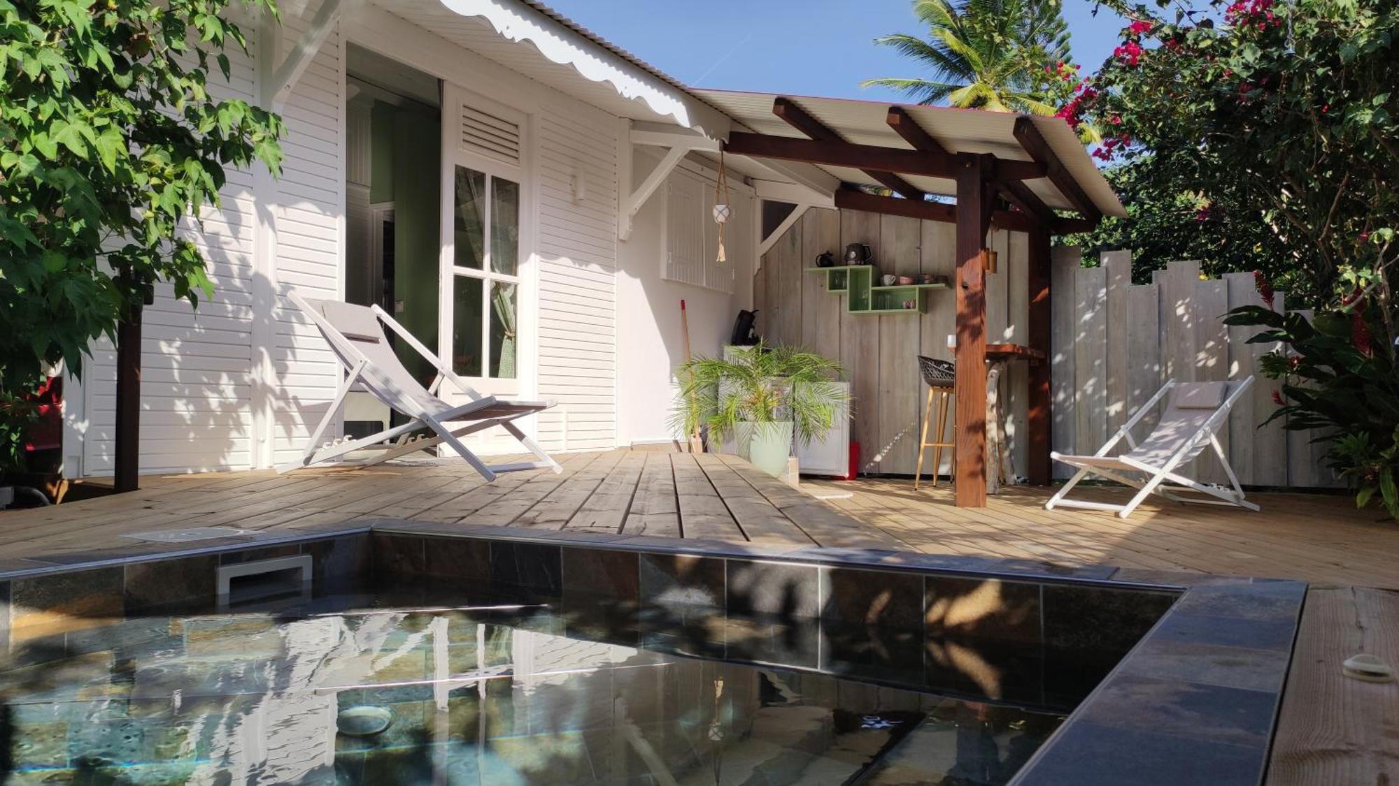 Les Coulirooms - Suite Avec Jacuzzi Et Grande Terrasse Sainte-Anne  Extérieur photo