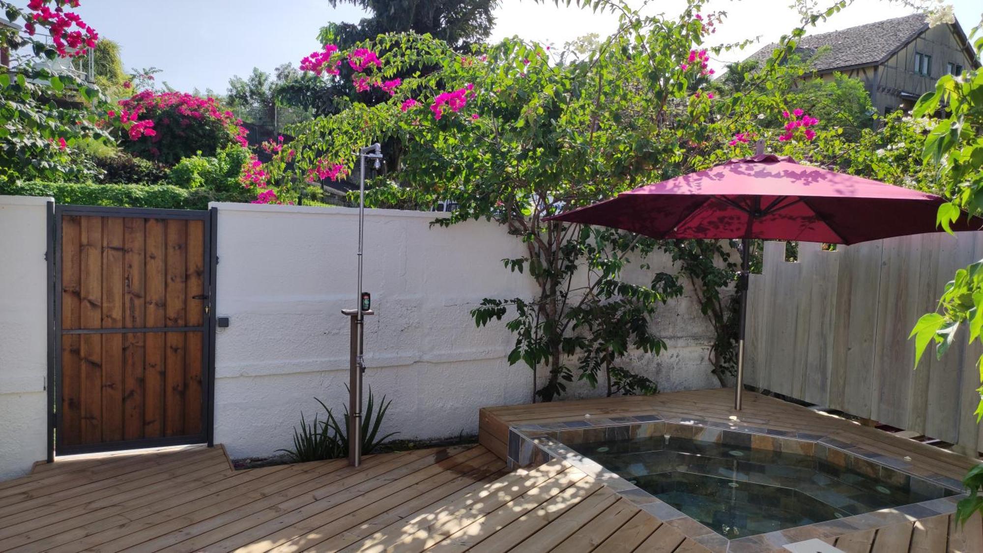 Les Coulirooms - Suite Avec Jacuzzi Et Grande Terrasse Sainte-Anne  Extérieur photo
