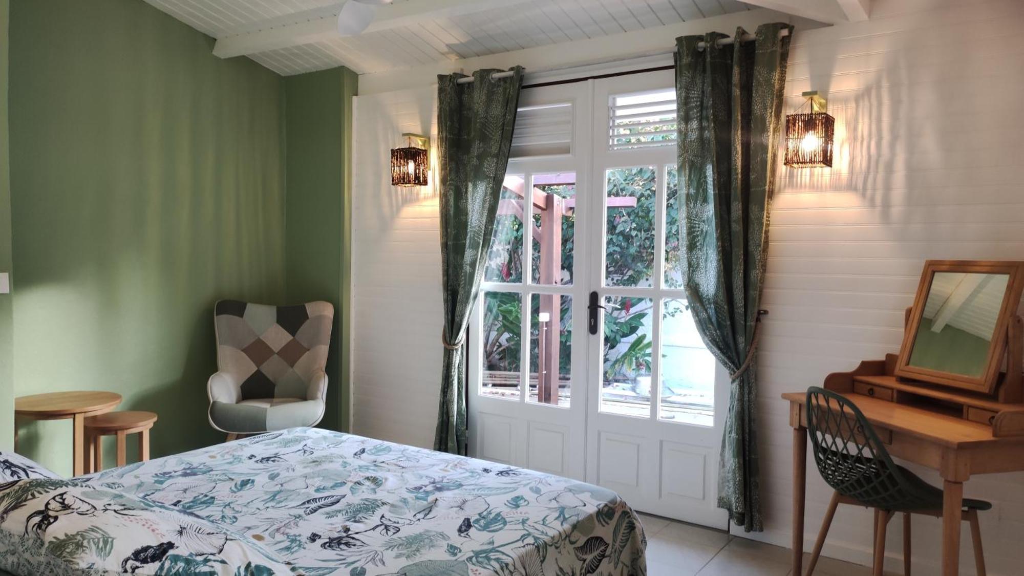 Les Coulirooms - Suite Avec Jacuzzi Et Grande Terrasse Sainte-Anne  Extérieur photo