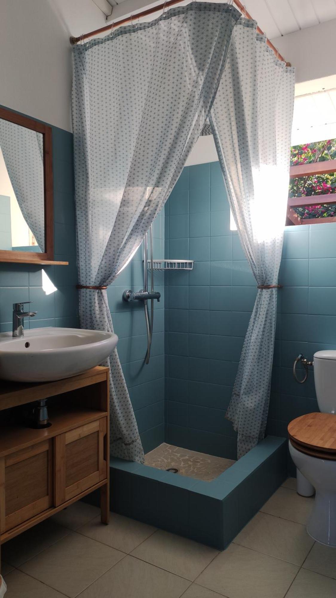 Les Coulirooms - Suite Avec Jacuzzi Et Grande Terrasse Sainte-Anne  Extérieur photo